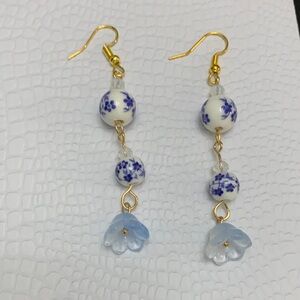 Elegant Floral Blue and Gold tone ceramic & glass Earrings NWOT